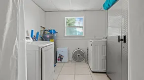 5 Seas Retreat 4 bed 2 bath dock, pool, Sandy Beach Dockage For up to a 25 ft boat - Image 2
