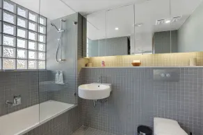 The Love Nest - luxury apartment with stunning views - stroll to beach - Image 3