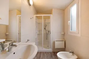 Apartment \"Casa Mobile 16 Amici di Lazise\" with Lake View, Pool & A/C - Image 3