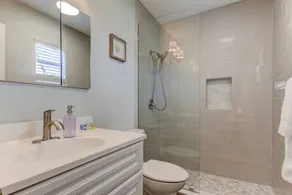 HOLIDAY SALE! Spacious 3 BR close to the Beach! Pet Friendly! ALL 5 ⭐️ reviews! - Image 3