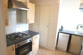 Beautiful 2 Bedroom Private Apartment - Image 5