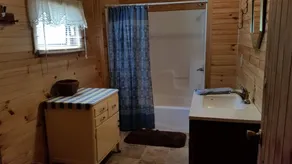 Smukke Lake Front Cottage - Image 3