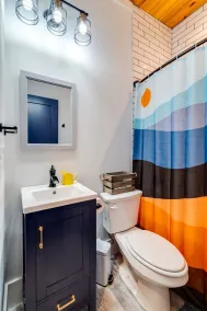 Couples! Bigfoot Tiny Home,  Hot Tub, Firepit, Roof top deck! New cozy cabin - Image 4