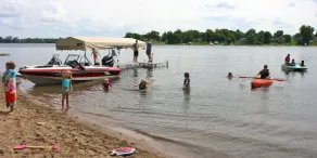 Lakefront Family Getaway! Pontoon Rentals-Kayak-Pedal Boat-Fire Pit-Sandy Beach - Image 5