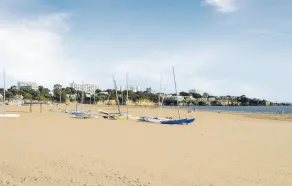 1 bedroom beach front apartment in Royan - Image 5