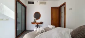 1107 Luxurious apartment with balcony and sea view. - Image 4