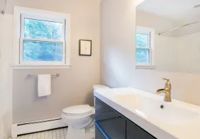 KLAR FÖR VÅR Modernt hus med badtunna - Image 3