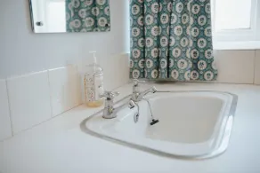 Traditional 3-Bed Cottage near Richmond by MCPI Hosting, Ideal for Families & Groups - Image 4