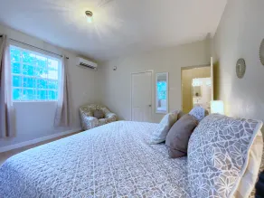 Large 1 Bed + FREE amenities + Close to everything - Image 5