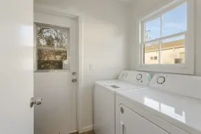 5 min walk from UOP & Miracle Mile- Updated home with master suite! - Image 2