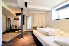 Apartment in Former Coach House - Image 4