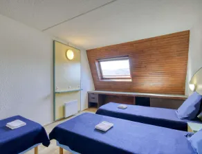 3-Person Lakefront Stay in Miremont - Image 3