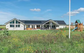 9 Bedroom Beautiful Home In Spøttrup - Image 3