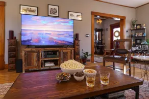 The historic Mahoney House in Russell is ideal for families and large groups. - Image 2
