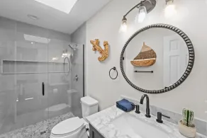Semi-Soundfront on Bay Drive - Whole Home, Large Yard and Decks! - Image 5