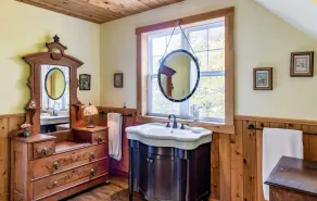 Muskoka Island cottage on Lake Joseph - Image 3