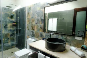Private Colonial Casco | 3 Suites + 2 Parkings - Image 2