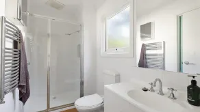 Beach Side - Free WIFI, Pet Friendly (FENCED) & Walk To The Beach - Image 3