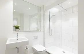 Stunning Modern 2 Bedroom Apartment With Spectacular Views of Bath Skyline - Image 4