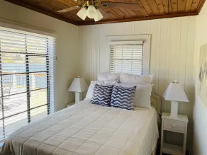 2 Bedroom 2 Bath.. Beautiful Cabin on the waters of Lake Lure! - Image 5