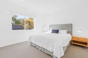 Perfectly positioned fully renovated family holiday home with pool sleeps 10 - Image 5