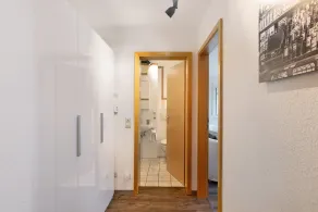 Holiday Apartment 'Hübsche Wohnung\" with Balcony & Wi-Fi - Image 3