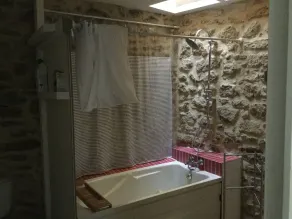 Très jolie Maison en pierre au cœur du village de Vers Pont du Gard - Image 2