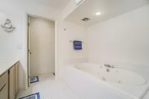 Lakefront Harbor Village Family Condo - Image 4