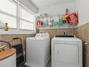 Wildwood Beach Block! Off Street Parking! 45 Second Walk to the Beach/Boardwalk! - Image 4