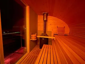 UFO47 - Futuristisches Holzhaus mit vielen Extras in unberührter Natur - Image 4