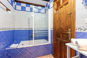 Casa rural 'El Campano' com vista para a montanha, terraço privado e Wi-Fi - Image 3