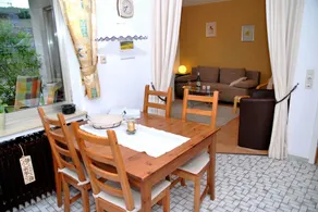 Comfortable Holiday Apartment with Private Entrance, Patio & Bike Garage - Image 5