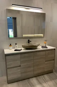 Lush retreat inc man cave, massage chair and spa - Image 3