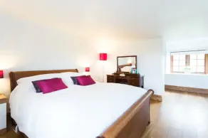 Stunning Welsh Farmhouse, Panoramic Views, Pizza Oven + Hot Tub - Image 4