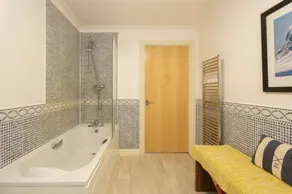 Luxury Sea View Apartment In Pentire, Newquay - Image 2