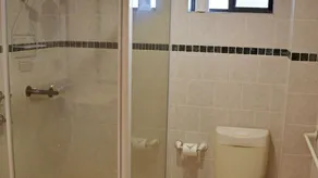 Northpoint Apartment 5 - Bring your own linen. - Image 3