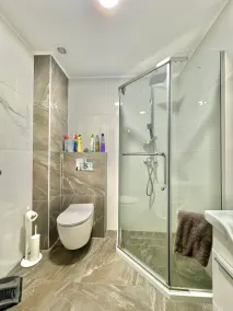 Modern One Bedroom Apartment - Image 4