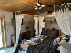 Wonderful cabin tucked in the woods /w Hot tub - Image 4