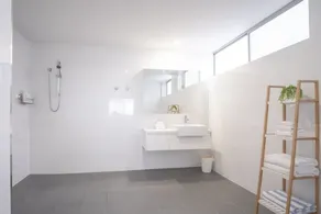 Bright Stylish Kings Beach Apartment - Image 5