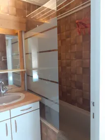 3-room apartment 31m2 bright, pleasant, ideally located, on the slopes, south-facing  - Image 2