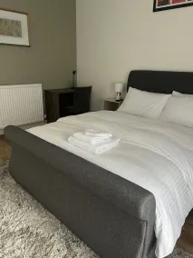Comfortably furnished 2 bedroom home in Bolton - Image 5