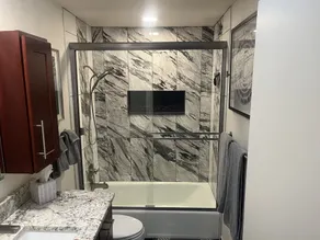 Luxury 2-bedroom, 2-bathroom Condo - Image 5