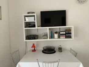Geräumig, luftig moderne Wohnung im Erdgeschoss mit privater Terrasse und Garten - Image 4