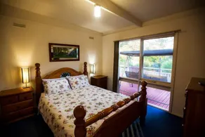 Maeburn Cottages - Self-contained Lakeside Getaway - Image 4