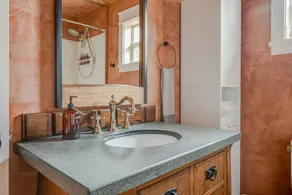 Private Guest Suite in the Heart of Old Bend - Image 3