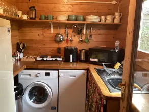 Sleeps2- FreeWiFi - WalkersParadise - South Facing - Image 4