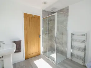 THE GLASS HOUSE, pet friendly, luxury holiday cottage in Hunstanton - Image 3