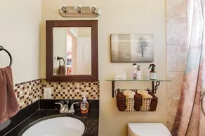 Vibrant, entertaining, & cozy spacious home with artistic flare! - Image 3