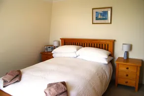 Crows Nest: a modern apartment in the centre of St Mawes with stunning sea views - Image 5