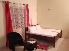 Comfy and Luxurious Studio Apartment - Image 3